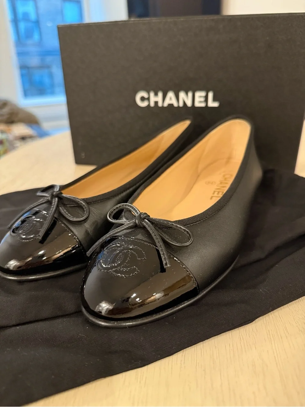 CHANEL Black Leather Cap-Toe Bow Ballet Flats